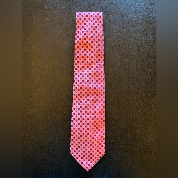 Hugo Boss Geometric Square Silk Pink Tie - Picture 2 of 4